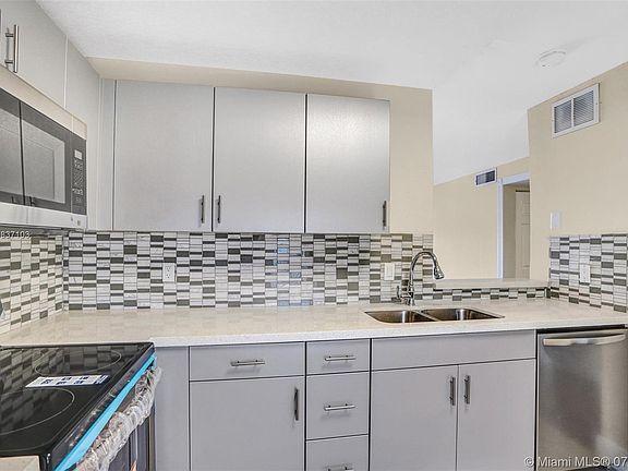 3rd image of 7521 NW 16th St APT 4211