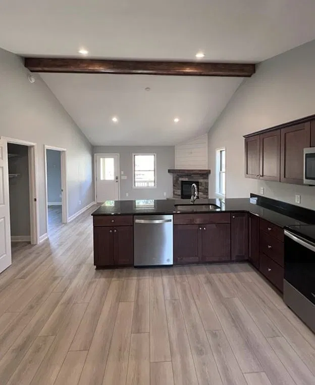 2 bed, 2.5 bath, 1024 sqft, $2,400 — Photo 2