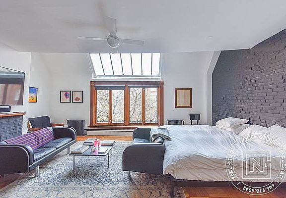 4th image of 112 Waverly Pl #Penthouse