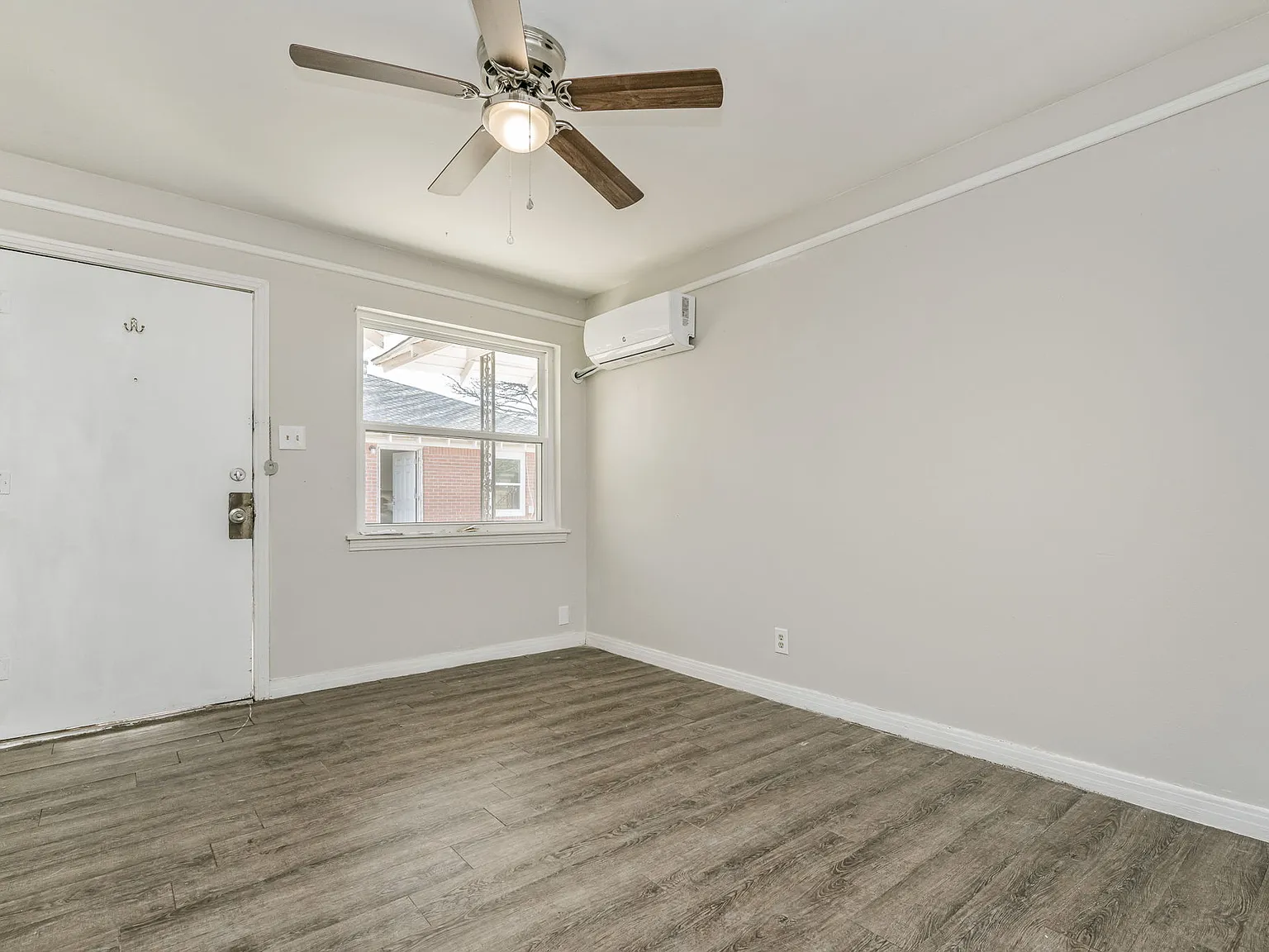 2306 SW 8th Ave — Photo 2