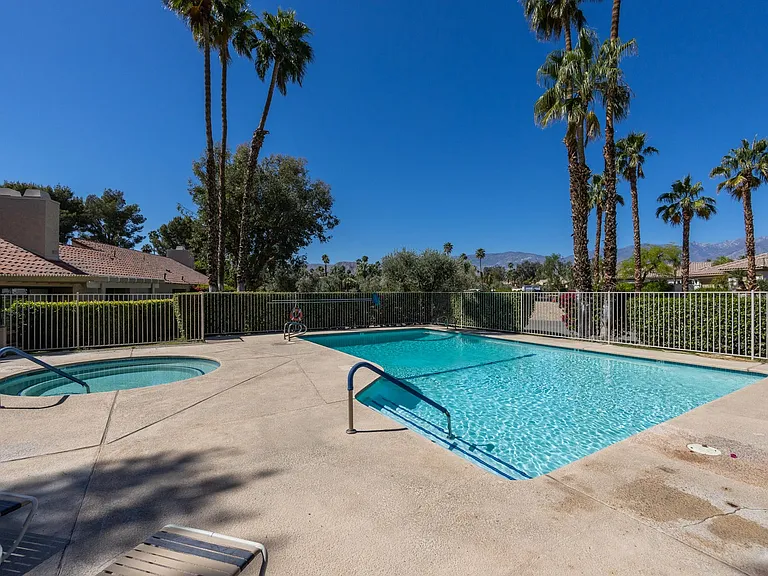 303 Forest Hills Dr — Photo 47