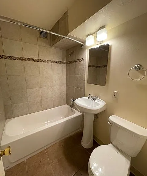 Executive House — Photo 27