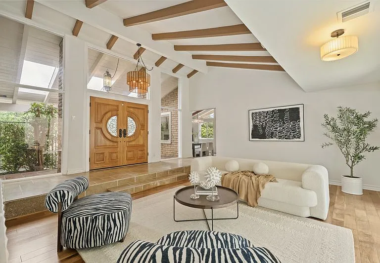 3160 Sepulveda Blvd — Photo 1