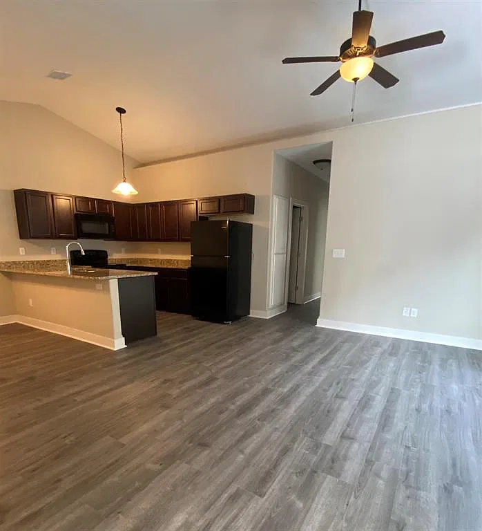 3 bed, 1612 sqft, $1,800 — Photo 2