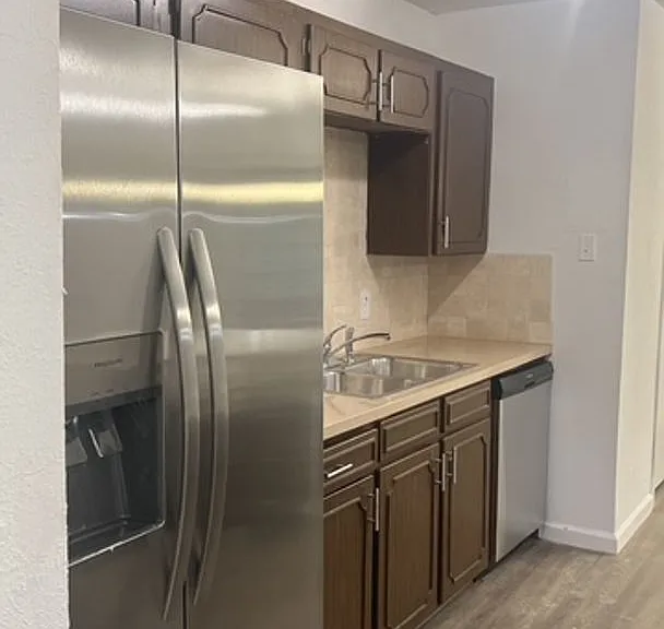 405 Bryan Dr — Photo 8