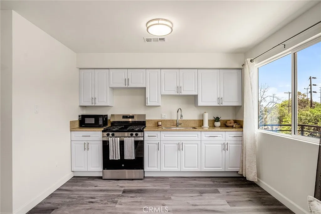 1 bed, 600 sqft, $3,500 — Photo 4