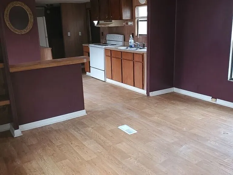 719 Lime Ln — Photo 2