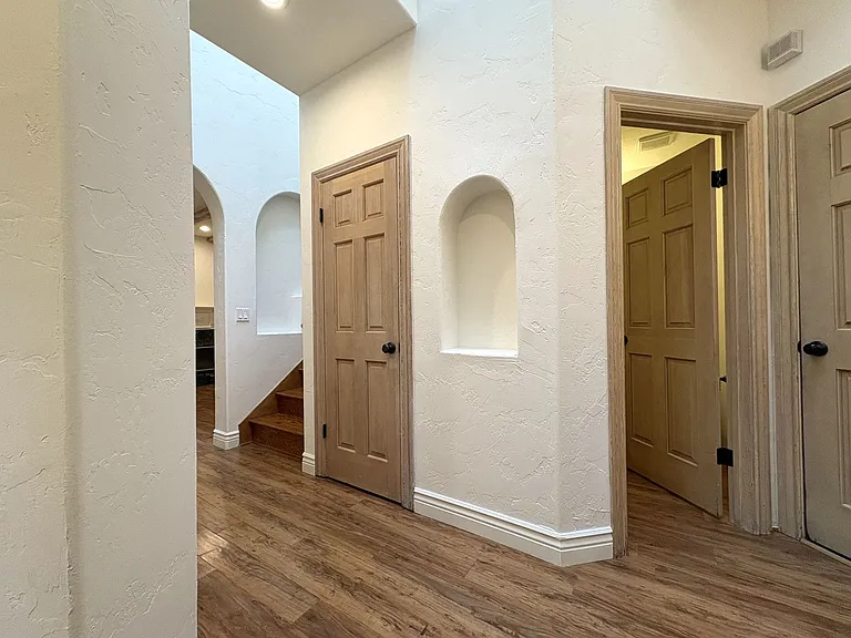712 Elizabeth Ln — Photo 6