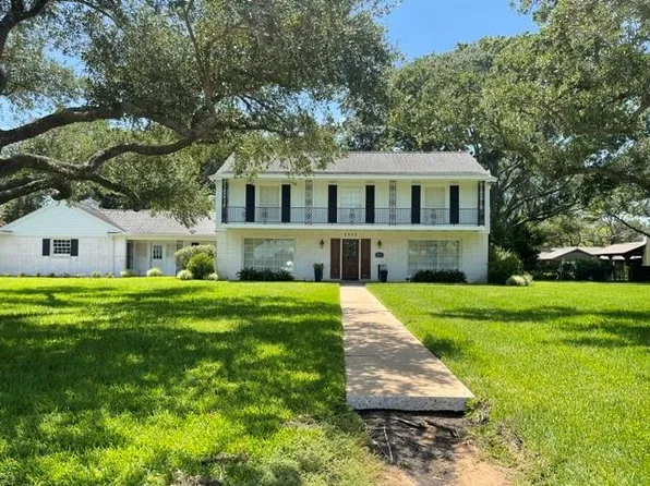 2503 Meadow Ln, El Campo, TX 77437