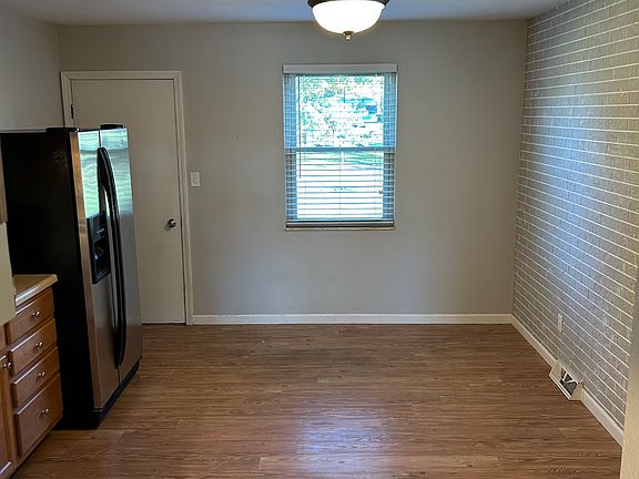4th image of 605 Sunset Ln APT 4