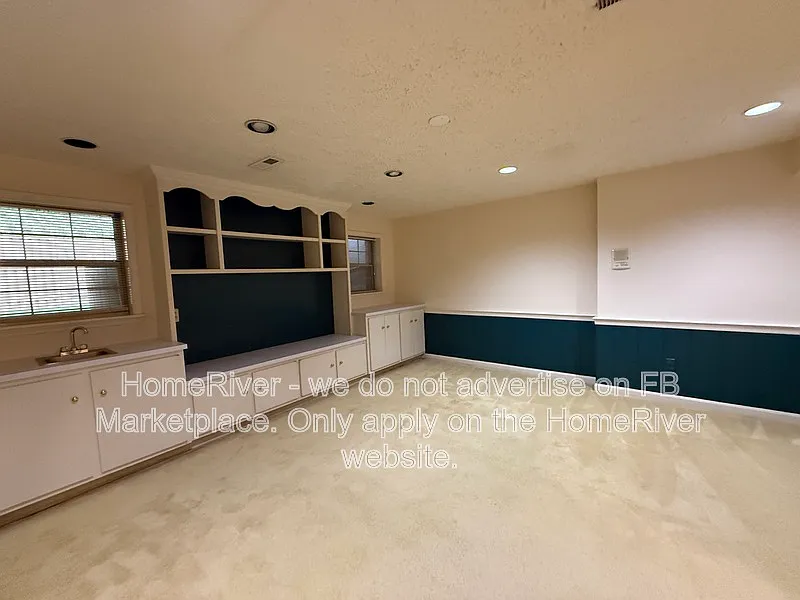 3 bed, 2.5 bath, 1800 sqft, $2,500 — Photo 2