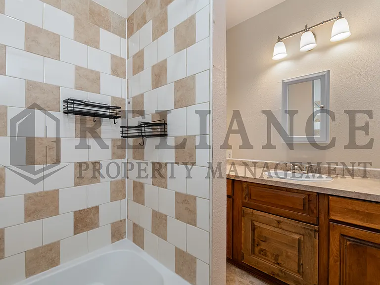 1405 S Ida St — Photo 23