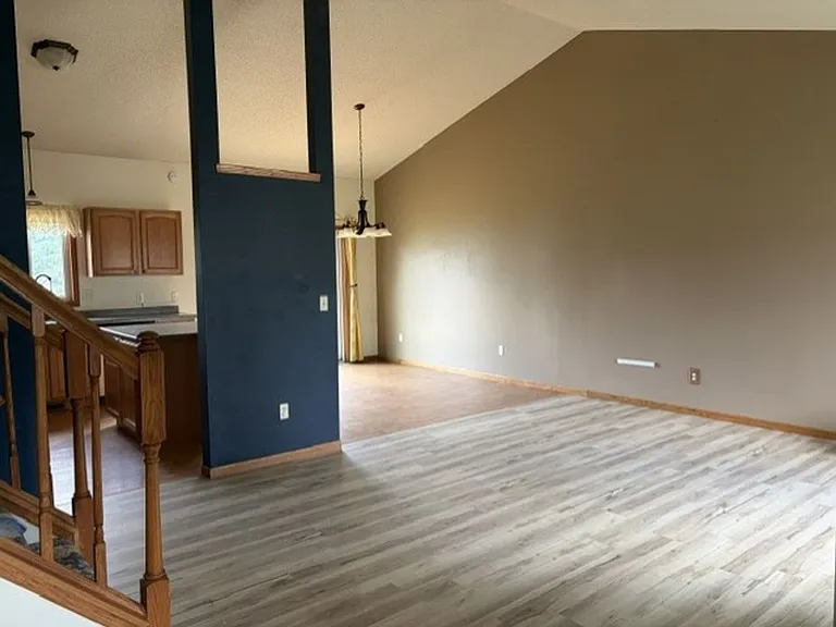 2909 W Frank St — Photo 1