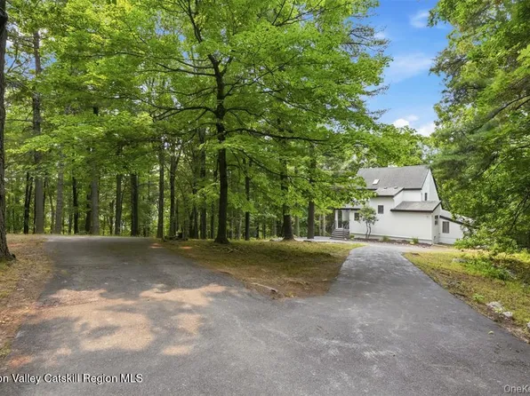 11 Spies Road, New Paltz, NY 12561