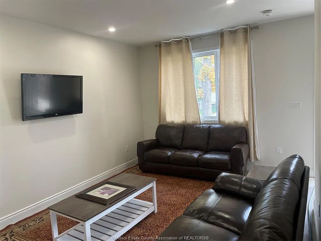 3 bed, $2,190 — Photo 3
