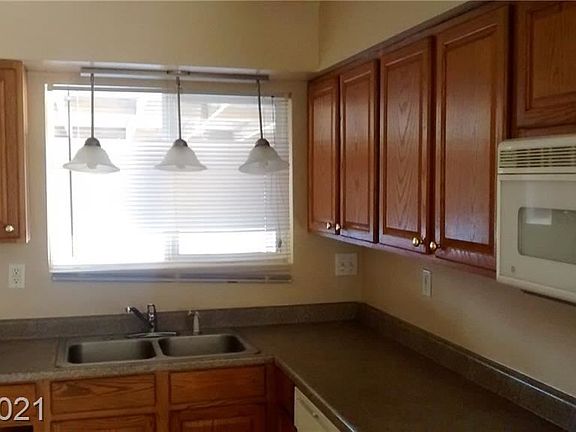 5th image of 4332 Sawyer Ave