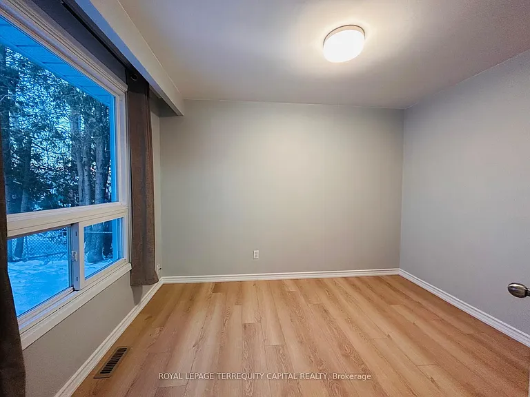 38 Bernick Dr #UPPER — Photo 4