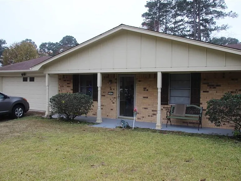 2403 Balsam St — Photo 1