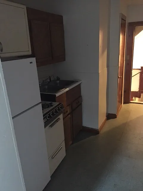 Studio, $725 — Photo 2