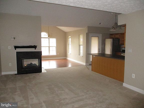 4th image of 607 Admiral Dr Unit 303