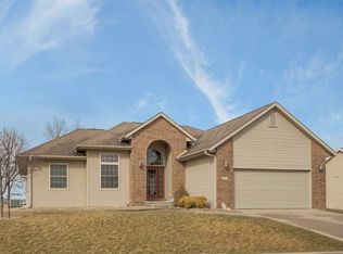 965 Fox Valley Dr, North Liberty, IA 52317