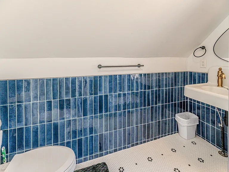508 W Chisholm St #C — Photo 6