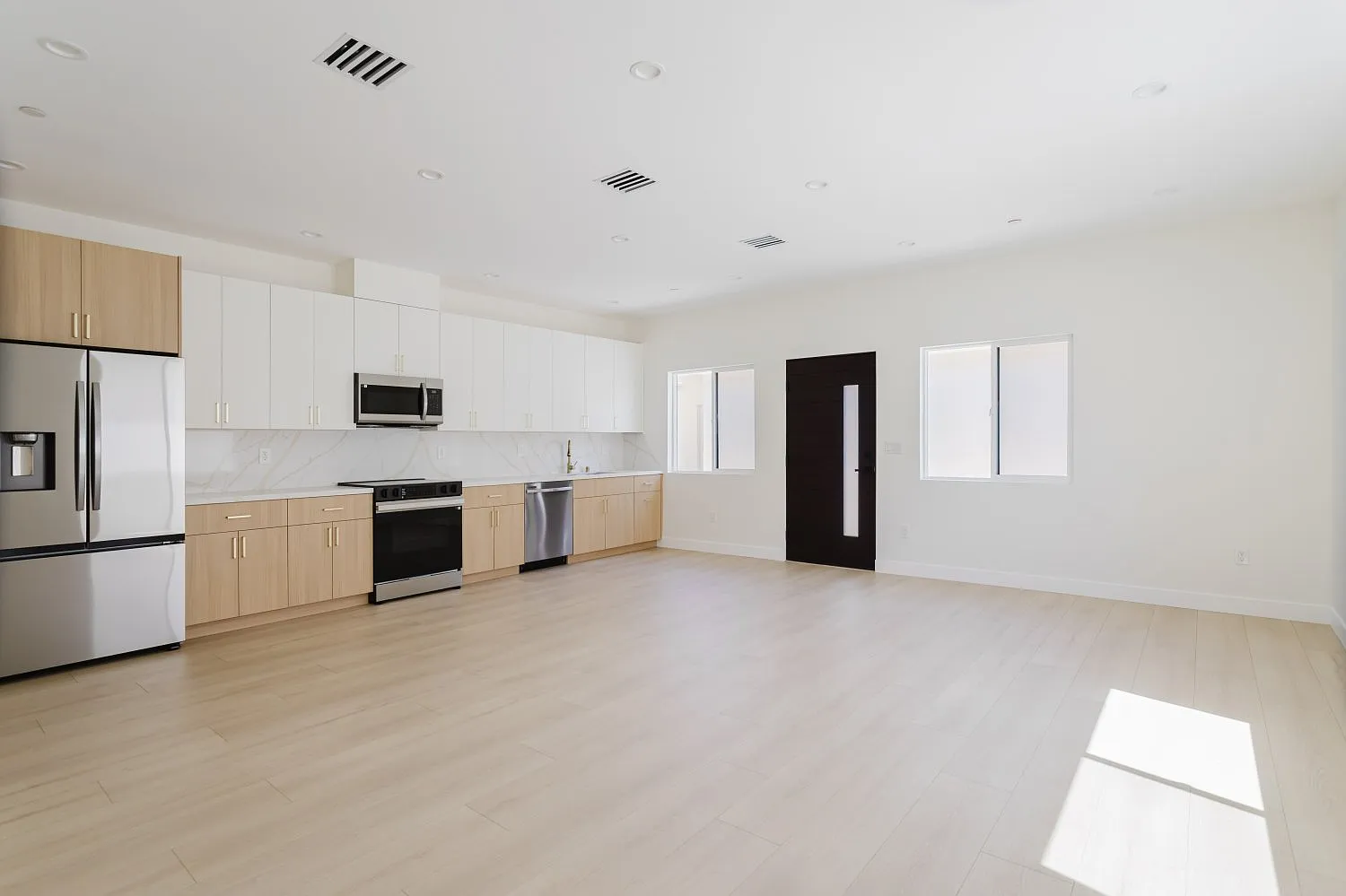 1507 N Niagara St — Photo 4