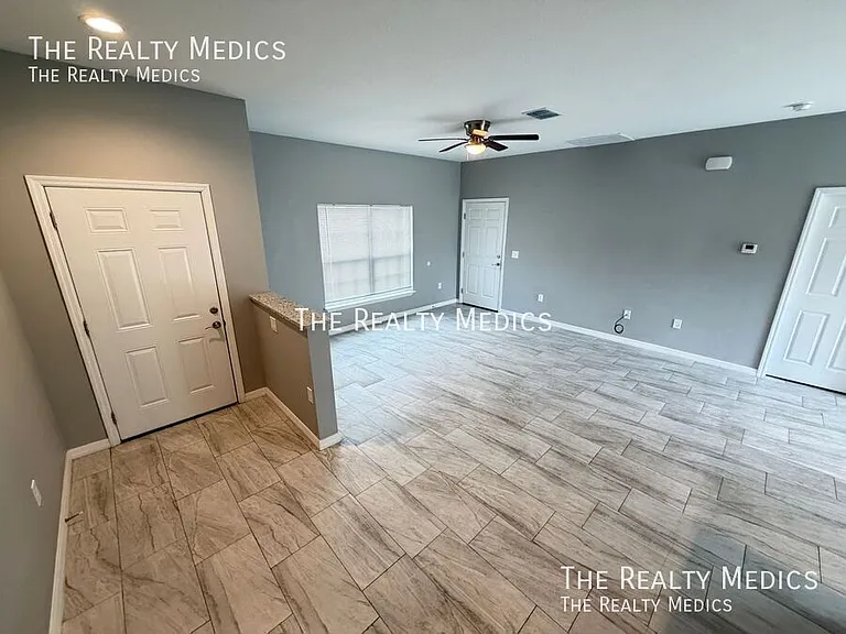 494 Harrison St SW — Photo 3