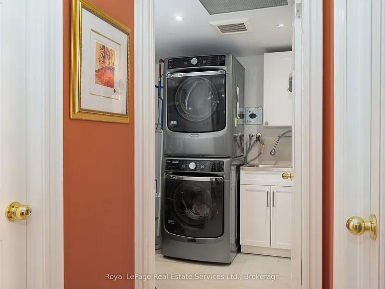 100 Lakeshore Rd E #1105 — Photo 23