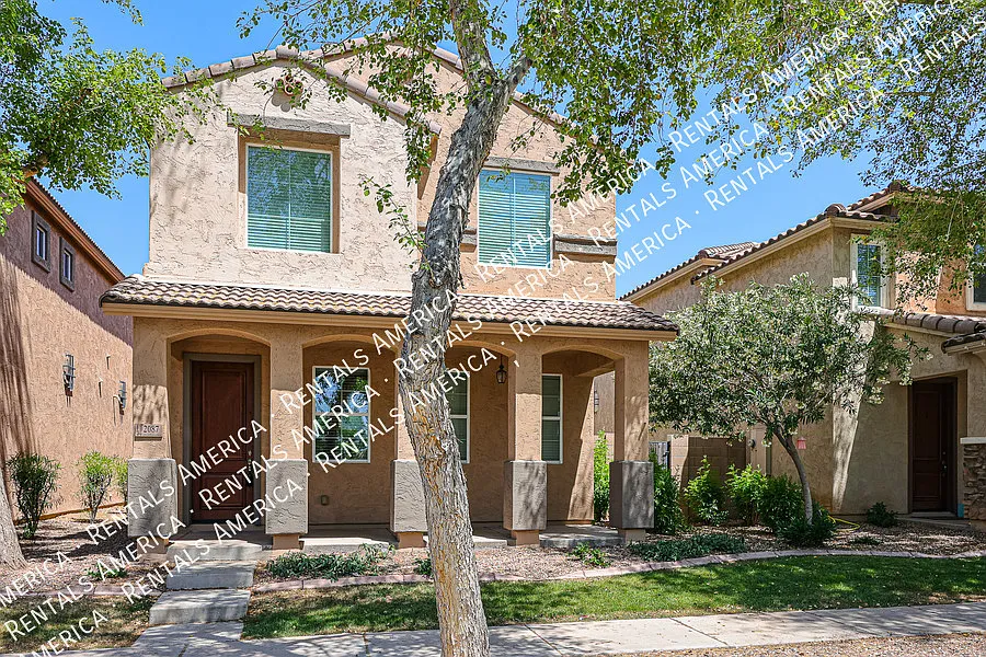 Great Home in Upcoming Area in Gilbert — Photo 3