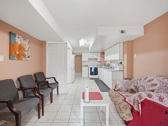 5th image of 30 Ridgefield Ct