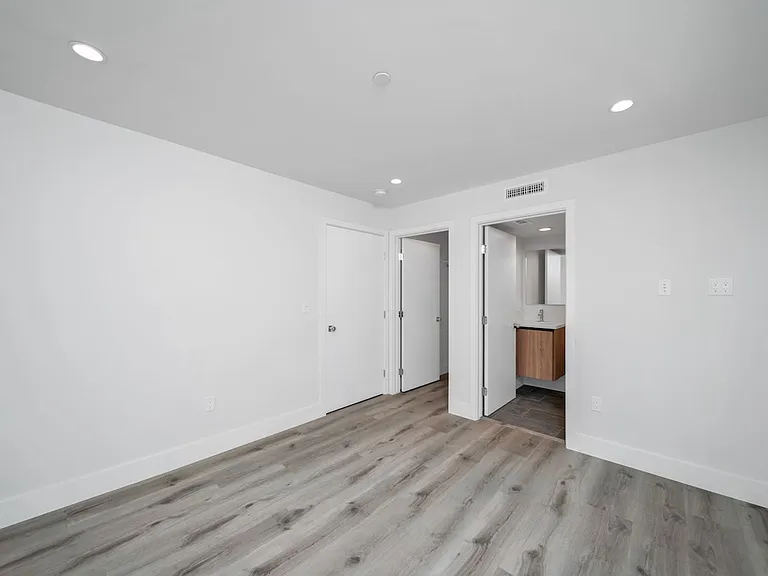 11522 Emelita Property LLC — Photo 29