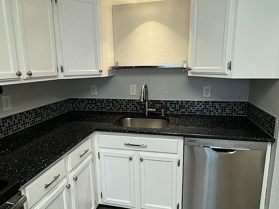 5th image of 11300 1st Ave NE APT 122
