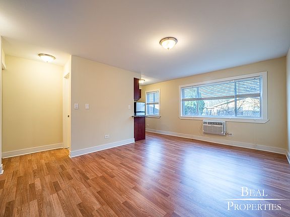 2nd image of 696 Elm Pl APT 209
