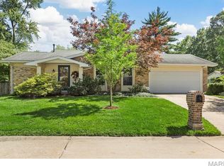 4 Spring Leaf Ct, Saint Peters, MO 63376