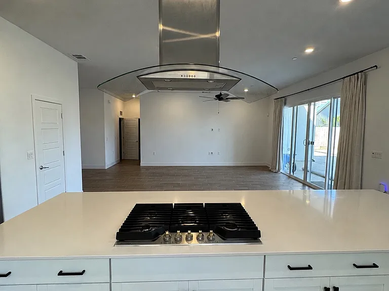 525 E Riverway Ave — Photo 11