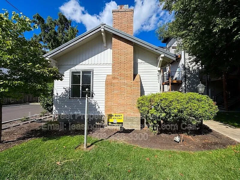 2 bed, 1.0 bath, 1400 sqft, $1,995 — Photo 4
