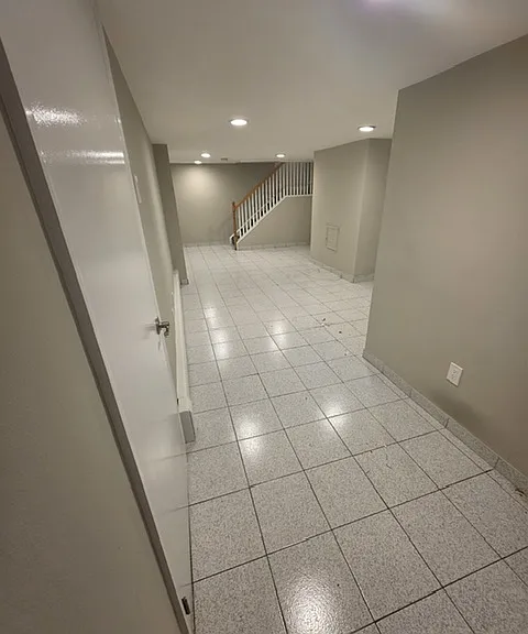 142-144 N Broadway #1 — Photo 10