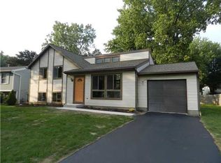 5 Brandywine Cir, Penfield, NY 14526