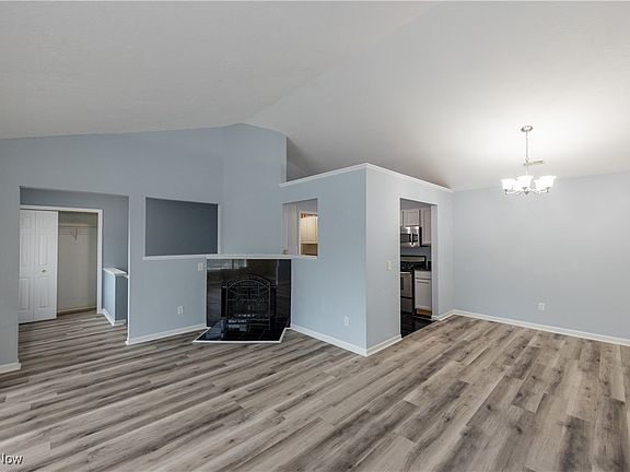 3rd image of 7086 Village Dr