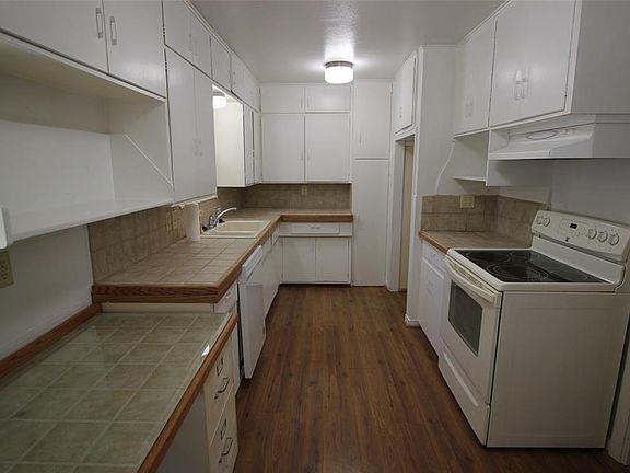 5th image of 211 W Taylor St