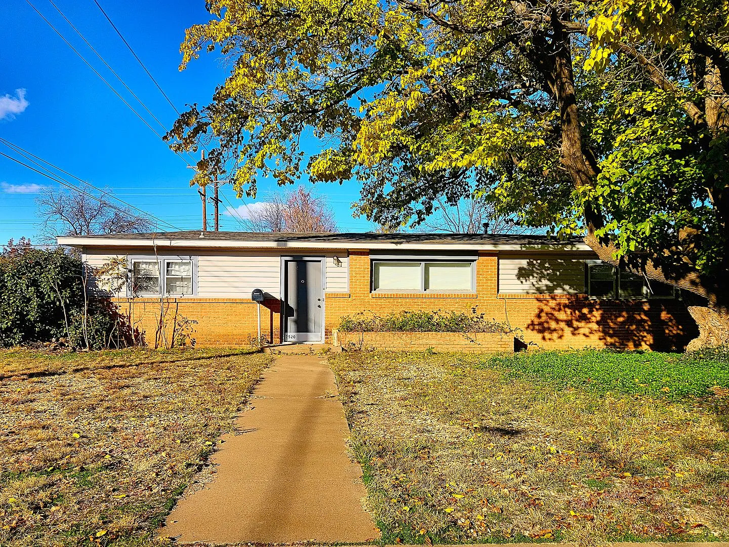 Charming Two Bed One Bath Near Texas Tech — Photo 2