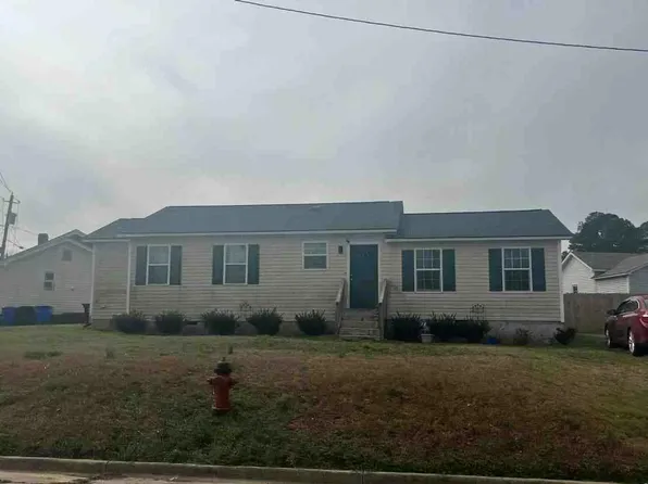 311 N Farmer Dr, Benson, NC 27504