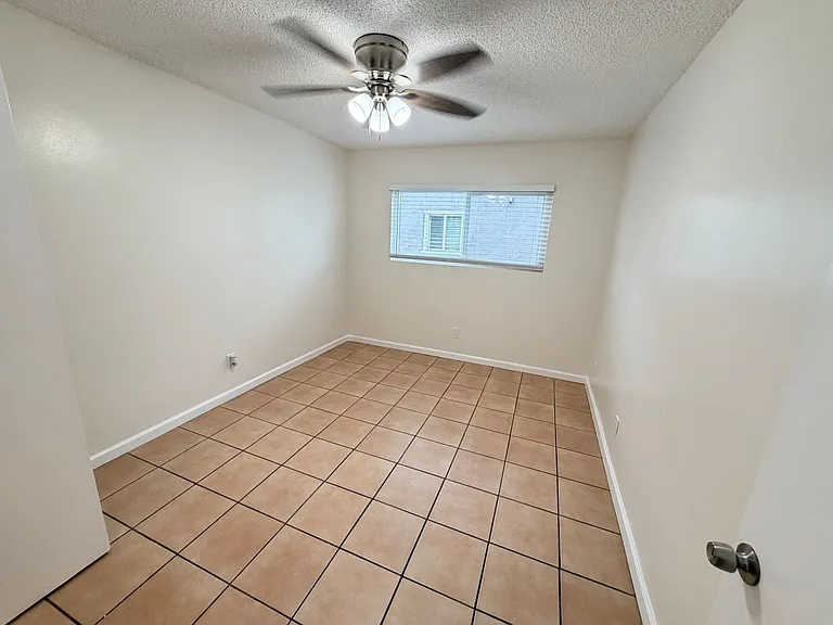 1133 Freeman Ave — Photo 7