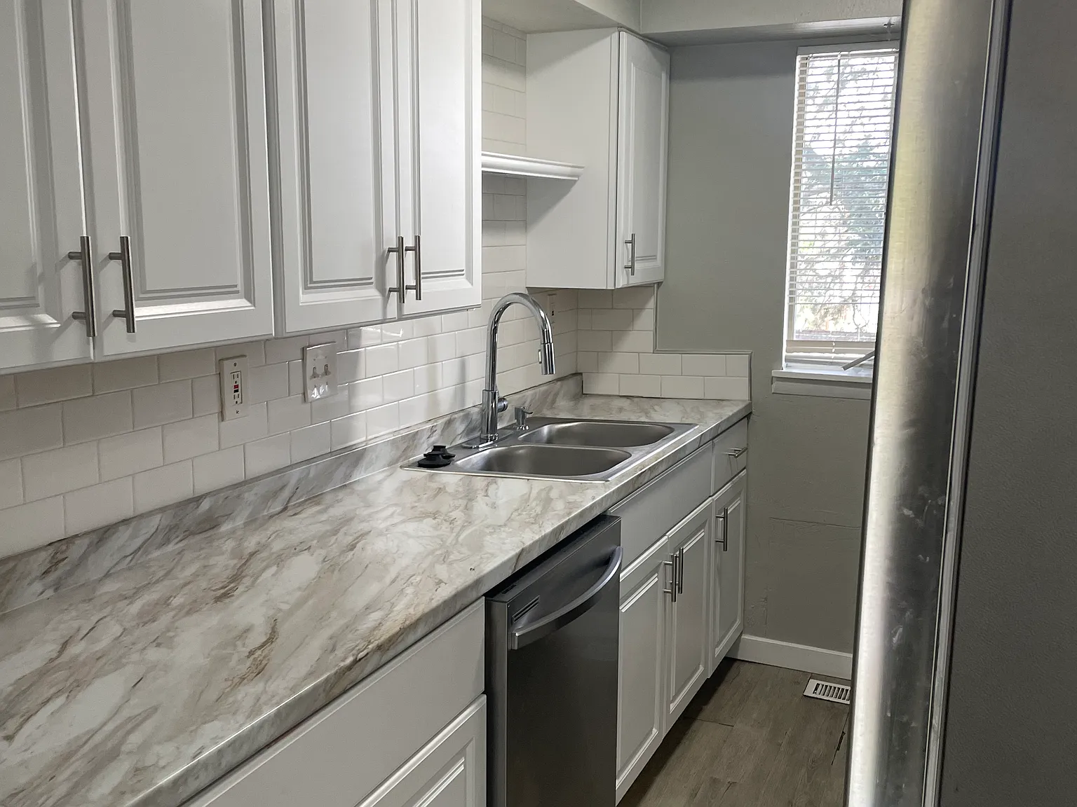 3 bed, 1.5 bath, 1500 sqft, $2,600 — Photo 2