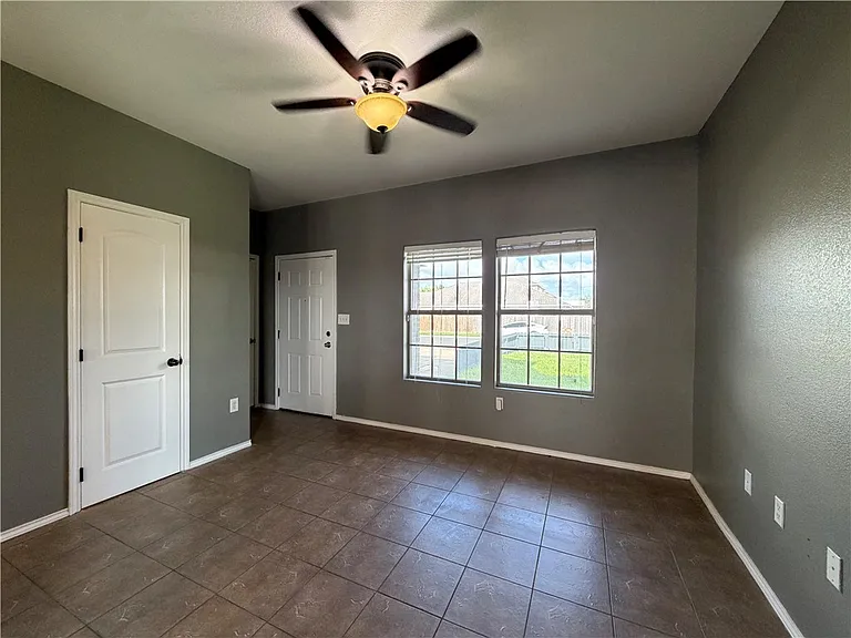 5509 Candace St — Photo 3