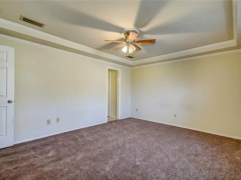 1104 Wimbledon Ln — Photo 10