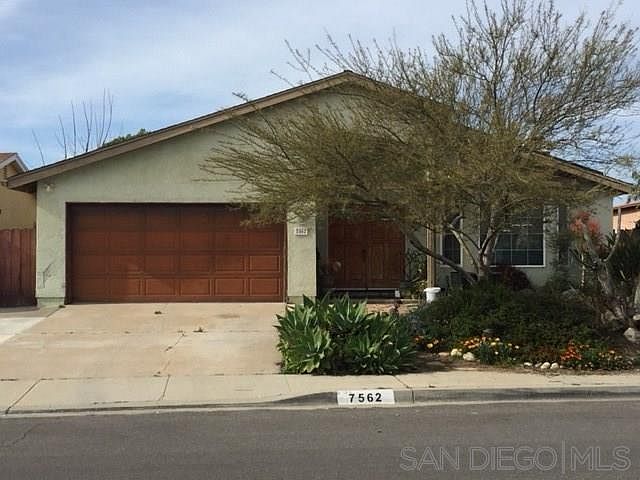 2nd image of 7562 Andasol St