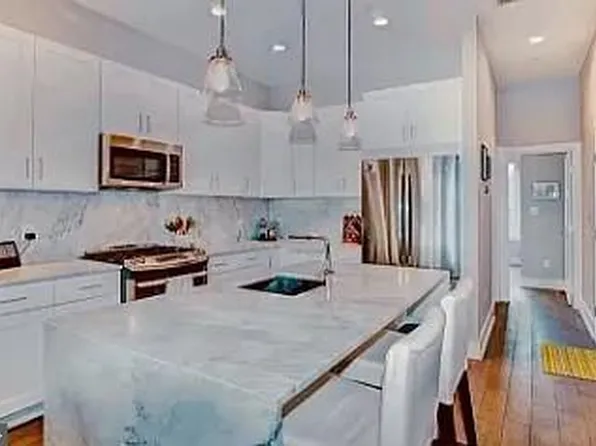 225 20th St NE APT 4, Washington, DC 20002
