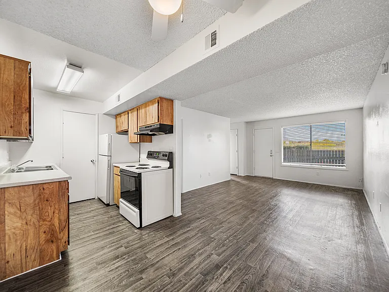 Valley View Apartments — Photo 23